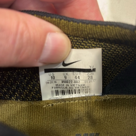 Nike Air - knit shoes - size 10 - Picture 3 of 4